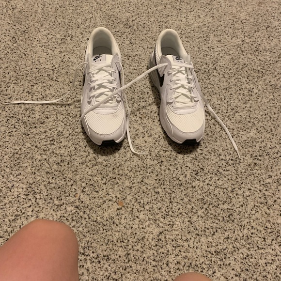 New Nike excee shoes - Picture 2 of 4